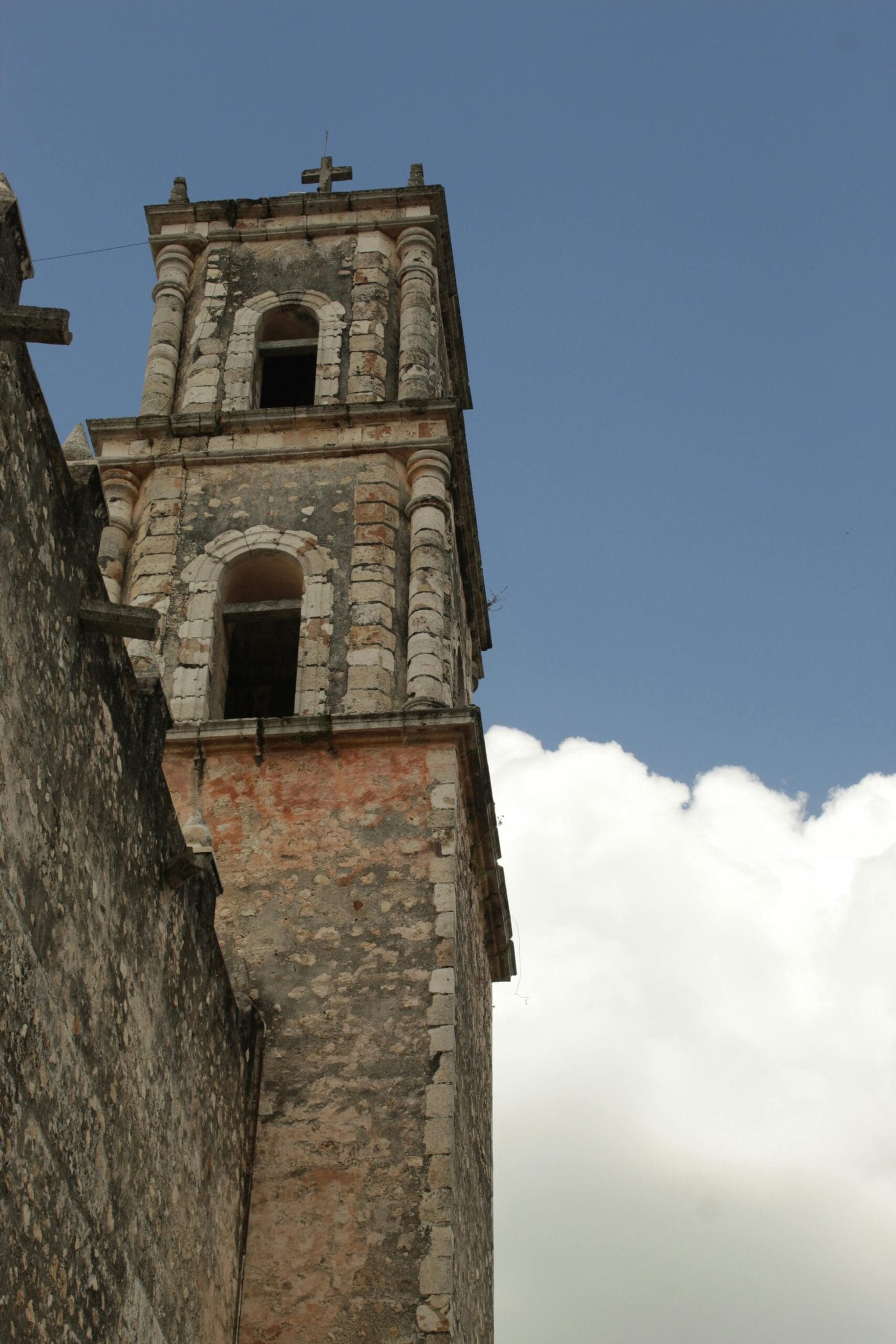 Imagen de la cúpula de la hermosa catedral de San Servacio, dejando ver su hermosa arquitectura.